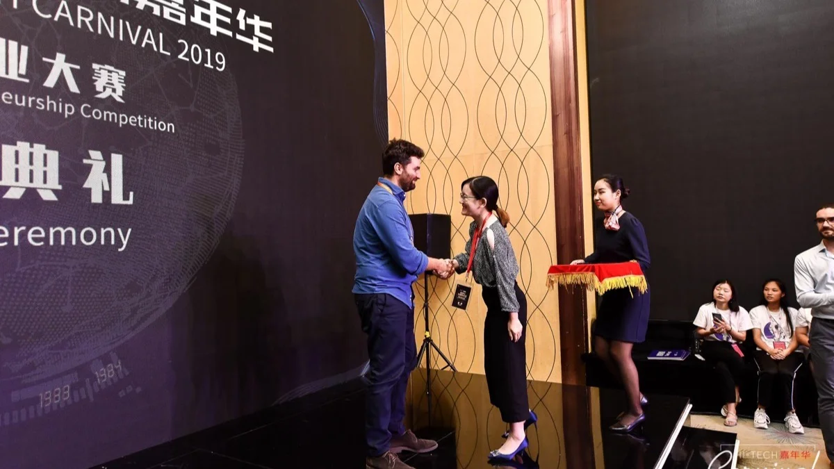Antonio receives the 2nd place award at the Startup for International Startups at the Caohejing Hi-Tech Park in Shanghai - 2019